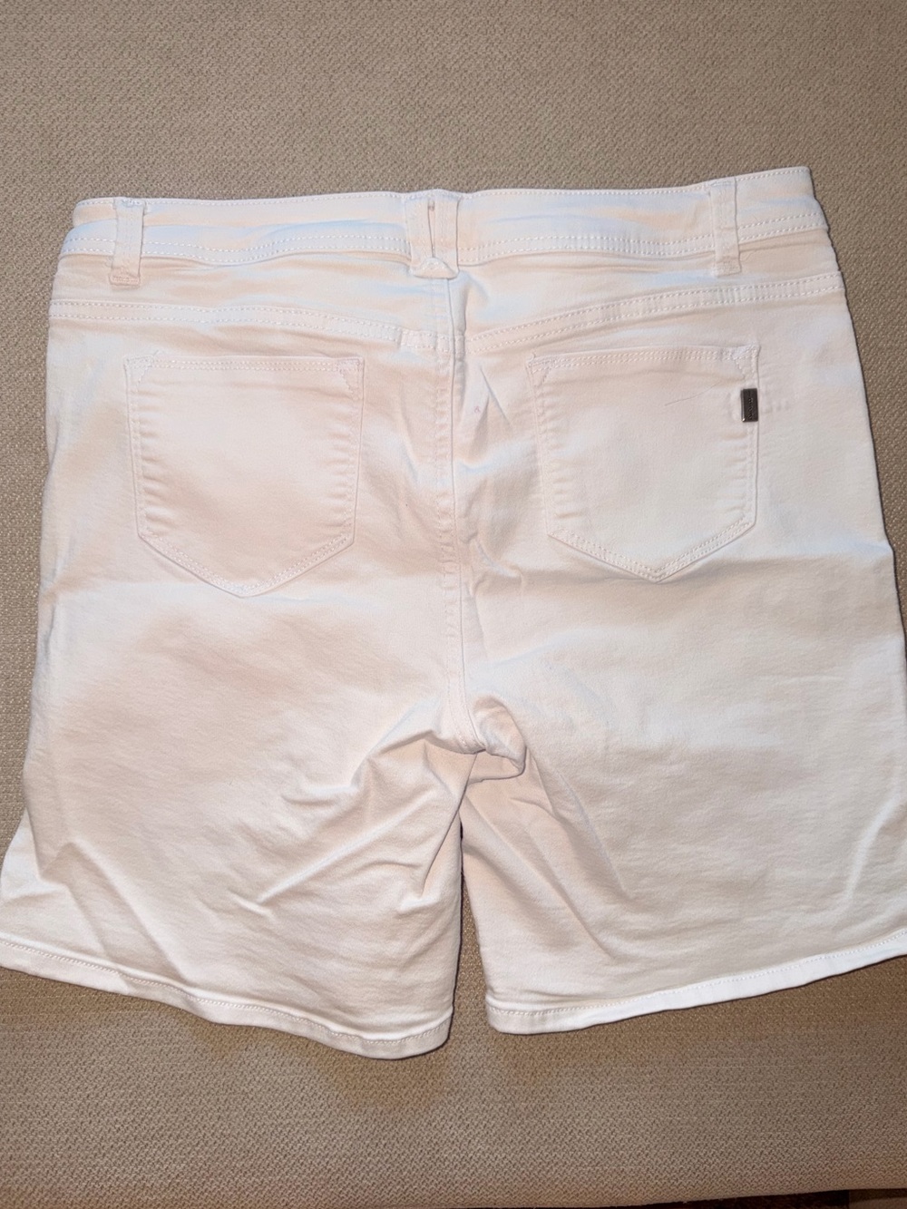 1822 Denim Classic White Women's Shorts - Picture 2 of 6